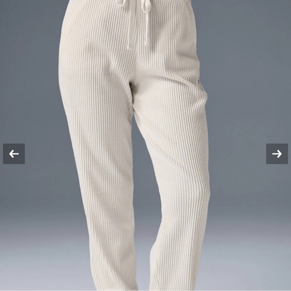 ALO Yoga Ivory Muse Sweatpant - Picture 1 of 6